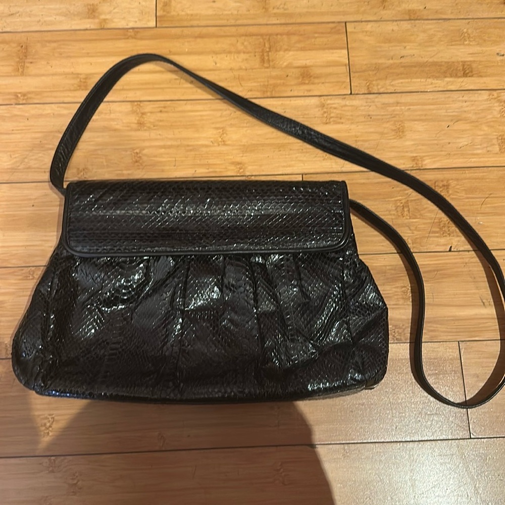 Vintage style 80s snakeskin clutch + crossbody. Looks unused.